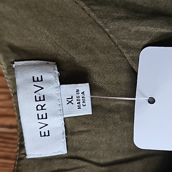 NWT Evereve  silky vneck lined kyle cami olive green sz L - Picture 4 of 7
